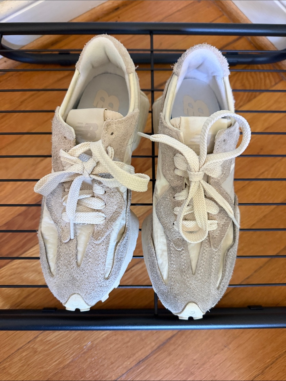 New Balance 327 Sneakers